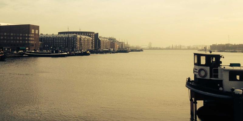 从数据埋点到精准迭代：构建跨平台APP与麦克应用的数据驱动闭环