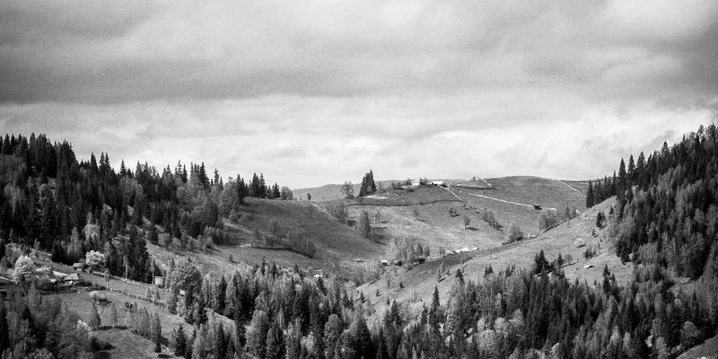 跨平台APP开发新范式：微服务与容器化如何用Docker与K8s构建可扩展后端